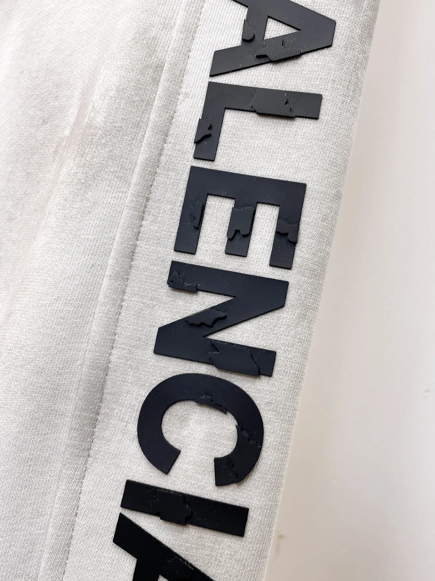 Balenciaga 🆕2026 Autumn and Winter New Arrival Casual Pants! The official website will be released simultaneously. Brand Classic LOGO casual pants, customized fabrics, excellent comfort and strong touch. Highly recognisable, perfect appearance and craftsmanship. Size:M-3XL